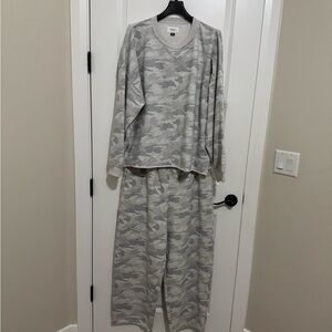 AERIE Camouflage SWEATSHIRT & SWEATPANTS NEW